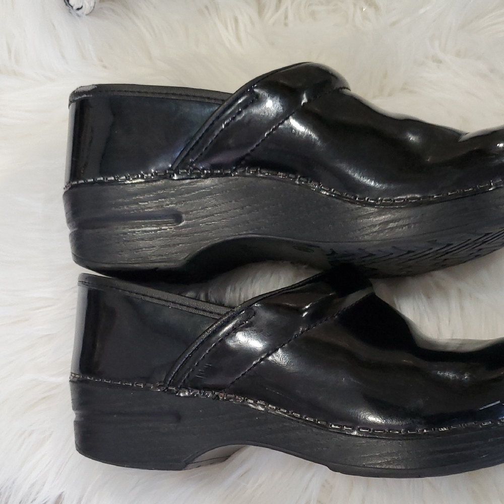 Dansko Black Mules with Reflective Finish Size 39 - Picture 10 of 13